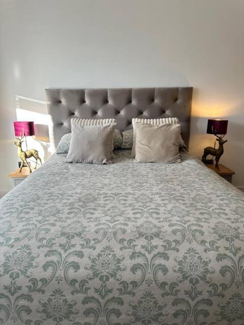 Apartment Luxury Pet-friendly 3 Bed Retreat In With Copper Roll-top Bath & Sun Terrace
