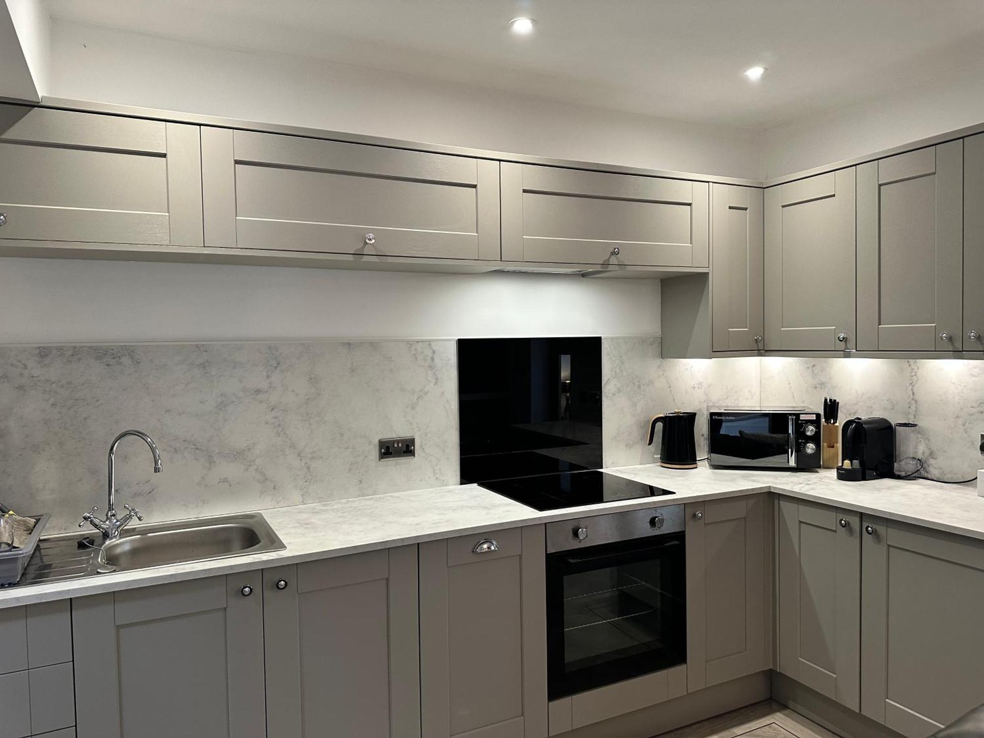 Luxury Pet-friendly 3 Bed Retreat In With Copper Roll-top Bath & Sun Terrace Apartment
